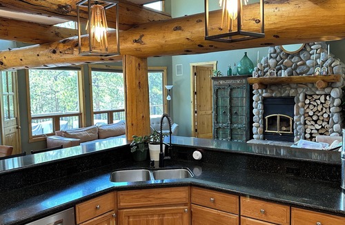 Morrison House | Family friendly home with gorgeous mountain views! 15 minutes to Red Rocks