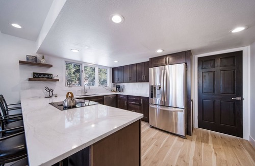 Pine House | Family Mountain getaway w/views! Close Denver, RedRocks, HOTTUB, Hiking,fishing