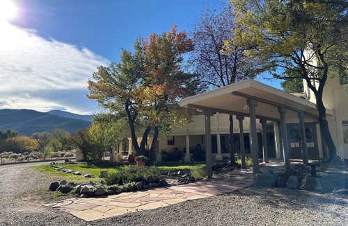 Taos Apartment | Family suite w/Mountain View - 11