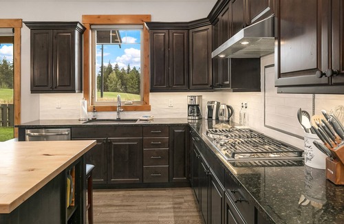 Cle Elum House | Fantastic location on the driving range! Four Masters*Hot Tub*Walk to the Spa