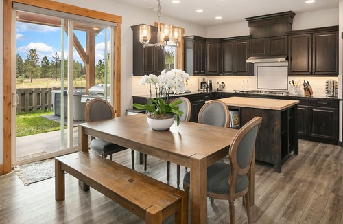 Cle Elum House | Fantastic location on the driving range! Four Masters*Hot Tub*Walk to the Spa
