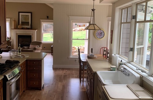 Flagstaff Other | Farmhouse Charm at the Base of the Flatirons, Steps to Chautauqua & Trails