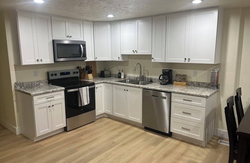 Midvale House | Fast WiFi | Foosball | Close to Conference Centers.