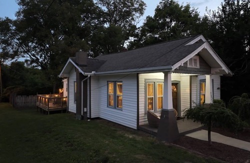 Shelby Hills House | Feb. Discount! East Nash Cottage w/Hot Tub