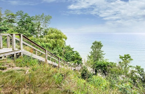 Benton Harbor House | Feel the Lake breeze! 4b-4ba beachfront house. Private beach access. Sleeps 13