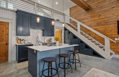 Denison House | Fire pit/Outdoor Games/2 Blocks from Main Street