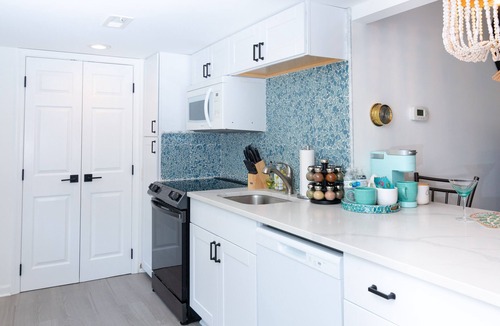 Cape Saint Claire Cottage | Firefly Cottage at the Cape, Community beach, Hot tub, USNA, Pets, Fall fun!