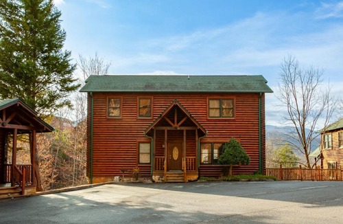 Gatlinburg House | Firefly Falls MTN View Hot Tub Game Room