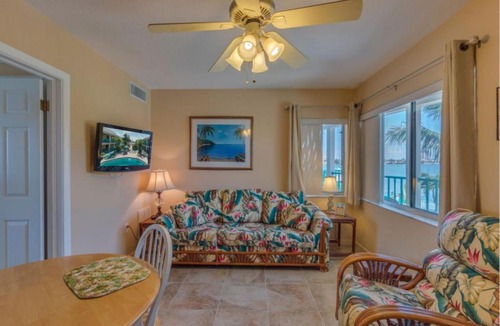 Bay Esplanade House | Five Palms Suite 204 - Daily - Weekly - Monthly