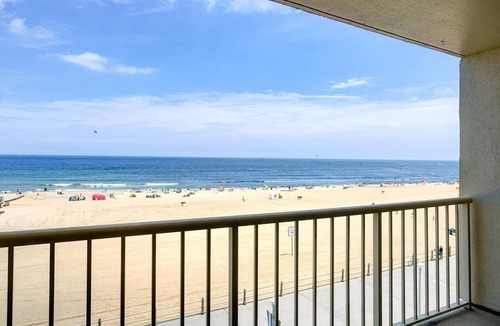 Northeast Virginia Beach Apartment | FLASH SALE! Stylish Suite w/Private Balcony, Jetted Tub, WiFi, Gym & Resort Pools