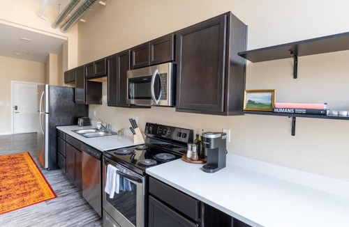 Fifth Ward Apartment | Flexhome Walker's Point Studio A3