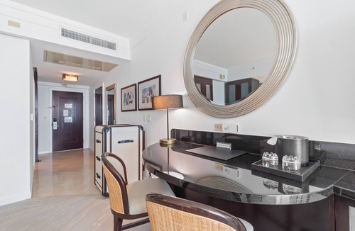 Mid Beach Condo | Fontainebleau Sorrento Jr. King with Sofabed. Free Spa Passes and Valet Parking