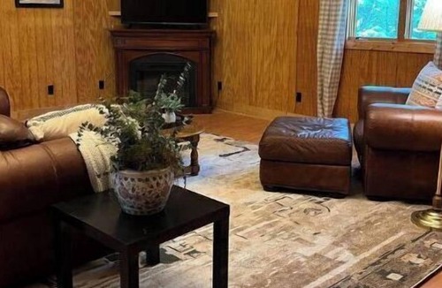 Monteagle Cabin | Forest cabin with sauna, ping pong, 5 min drive to local trails