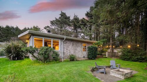 Arch Cape House | Four Bears by AvantStay Walk to Beach Hot Tub Ocean View
