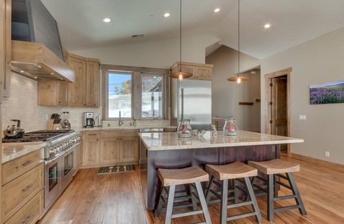 Truckee House | Four Seasons by Tahoe Getaways - 4BR Tahoe Donner w Hot Tub, Pool Table & HOA