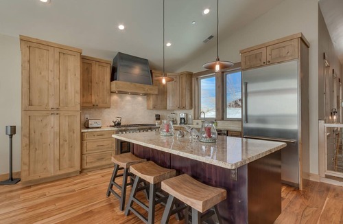 Truckee House | Four Seasons by Tahoe Getaways - 4BR Tahoe Donner w Hot Tub, Pool Table & HOA