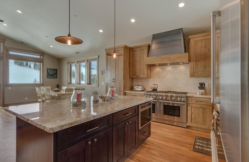 Truckee House | Four Seasons by Tahoe Getaways - 4BR Tahoe Donner w Hot Tub, Pool Table & HOA