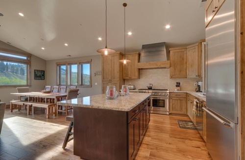 Truckee House | Four Seasons by Tahoe Getaways - 4BR Tahoe Donner w Hot Tub, Pool Table & HOA