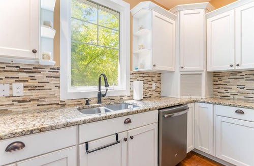 Miami Park House | Frankie's Place | Beach Access via Tram, Screened Porch, Private Hot Tub