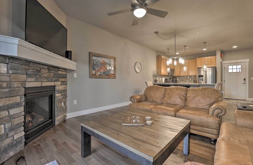 Rendezvous House | Fraser Retreat, Walk to Ski Shuttle & Main St
