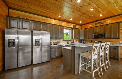 Gatlinburg Cabin | Free Attractions! 180° Views, 10per swimspa, Gas Firepit, Arcade room.