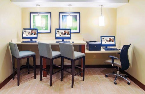 Northfield Apartment | Free Breakfast Buffet Every Morning. Pool & Gym Access.