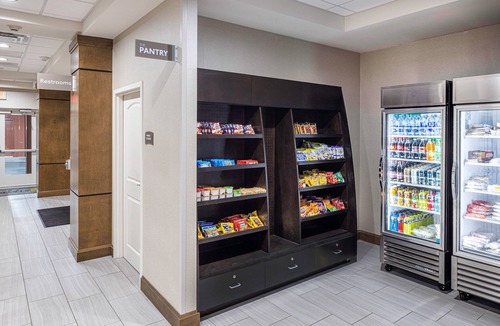 Montgomery Condo | Free Breakfast. Outdoor Pool. Gym. Near Maxwell Air Force Base!