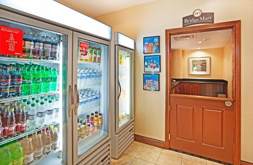 Oak Ridge Condo | Free Breakfast. Pool & Gym. Near the University of Tennessee Arboretum!