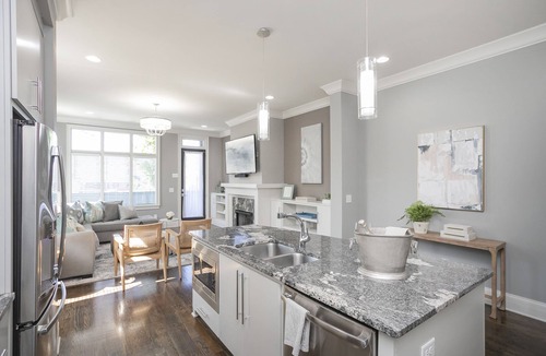 West End House | FREE NIGHT DEAL! DOWNTOWN 1MI TO BROADWAY! #1 of 6 HOMES! Rooftop Deck BY VANDY!