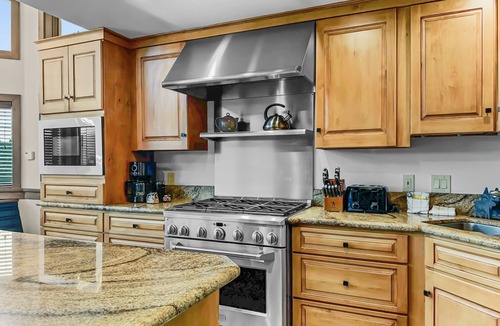 Baldy Mountain House | Free SkyCard Act - Ski Area Views, Private Hot Tub, Gas Fireplace-Above the Fray