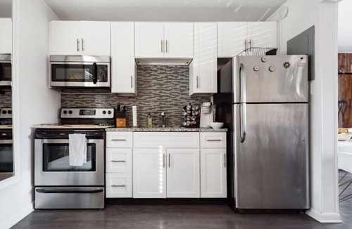 Melrose Condo | Freshly Renovated Artist Condo and Pool Minutes to Downtown