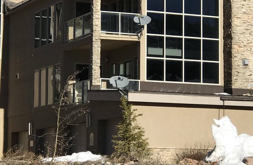 Brian Head Condo | FRONT AND CENTER for 8! PANORAMIC VIEWS! Wall of windows facing slopes! GARAGE!