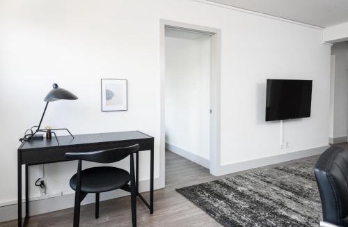 Central West End Apartment | FRONTDESK Open 2 BR Apt 5 miles to Downtown STL