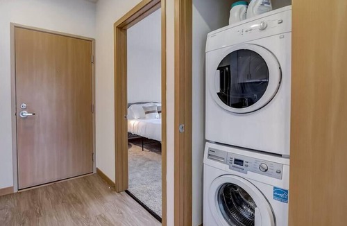 Lower East Side Apartment | Frontdesk | Sunny 1 BR near River (Dogs Welcome)