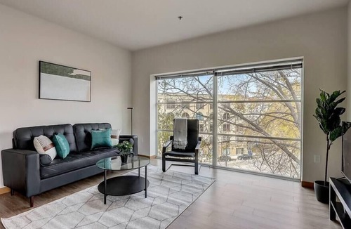 Lower East Side Apartment | Frontdesk | Sunny 1 BR near River (Dogs Welcome)