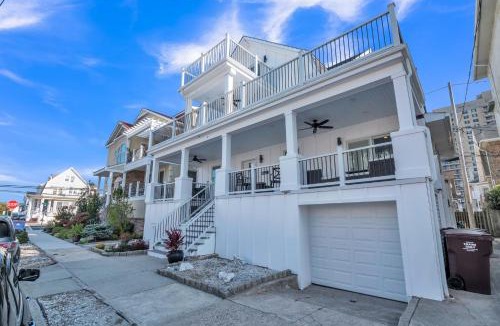 Ventnor City House | Full House Beach Block Sleeps 26 Ocean views