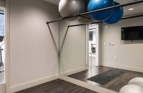 Central West End Apartment | Fully Equipped 1BR steps to BJC and Park
