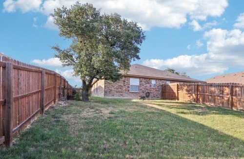 Copperas Cove Apartment | Fully furnished Copperas cove home, 3 bedrooms and 2 bathrooms, Fenced yard, garage, wifi, long stays welcome