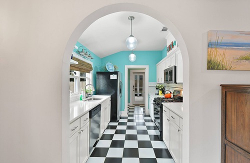 Demere Park House | Fully remodeled, fully fenced, screened in back porch, dog friendly.