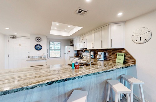 South Padre Island Condo | Fully Renovated Getaway with Beachfront Patio - Steps to Pool & Hot Tub