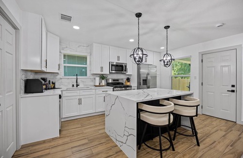 Parker Lane House | Fully renovated 2-bedroom house with spacious cover patio in Downtown Austin