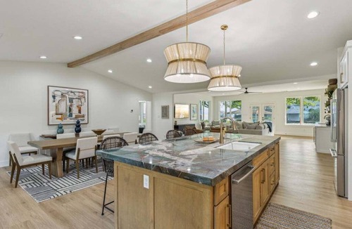 Enchanted Oaks House | Fully Renovated Luxury Lake Front Retreat for Multiple Families!