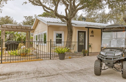 Fulton House | Fulton cottage Steps from the Bay with golf cart!