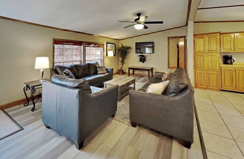 Put-in-Bay House | Fun Group Villa w/3 Bedrooms & 2 Baths in the Island Club - Sleeps 10 - IC74