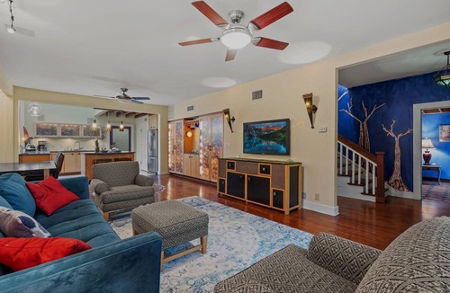 Bouldin House | Fun House, Fantastic Location, Great for Groups, Jacuzzi, Video Games