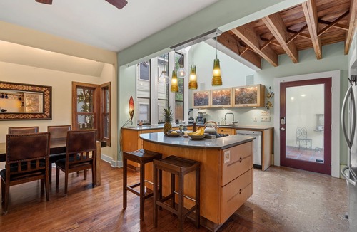 Bouldin House | Fun House, Fantastic Location, Great for Groups, Jacuzzi, Video Games