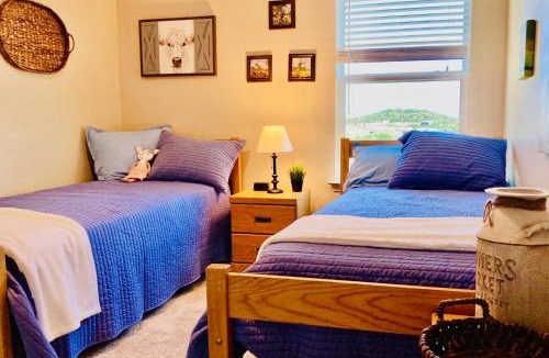 Copperas Cove Apartment | Furnished 3-bed- Townhome in the Hills Near Fort Cavazos