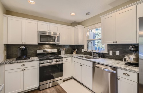 Thornton House | Furnished Denver Suburb! Garage, 2nd screen, flexible cancellation, 7+ day min