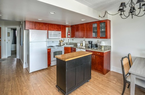 Gearhart Condo | G668 1 bedroom 3rd floor, No Cleaning Fees