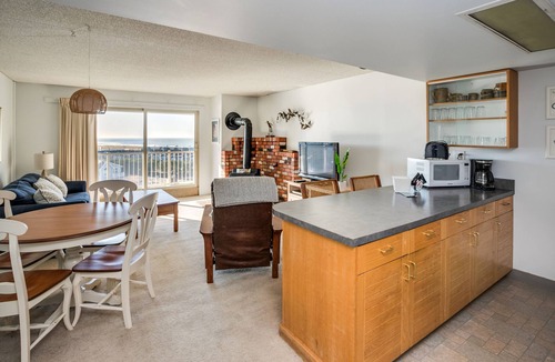 Gearhart Condo | G673 1 Bedroom 3rd floor No cleaning fees